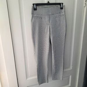 Apt 9 Mid Rise Capri - Brynn